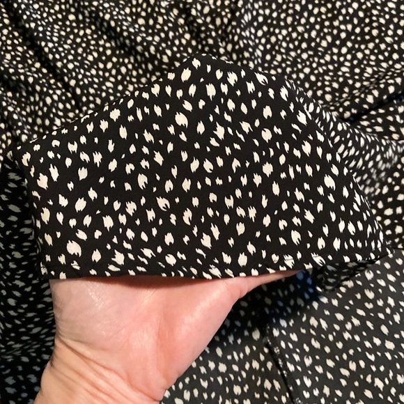 Sleeveless Blouse by Betsy’s Boutique Shop. EUC! - Picture 13 of 16